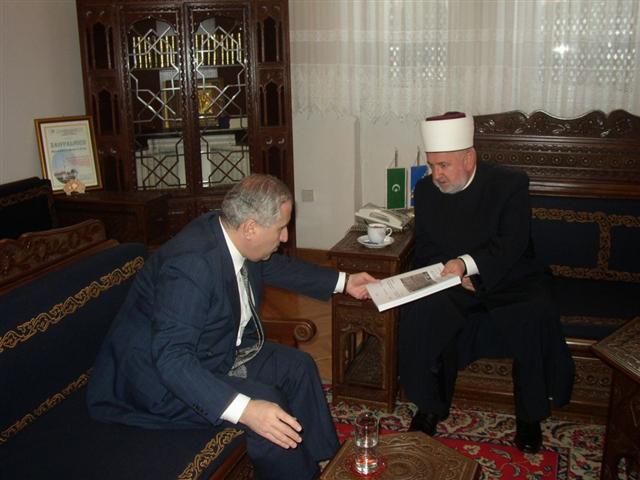 Ambasador Bulent Tulun i reisu-l-ulema, 10.12.07. a (Small)